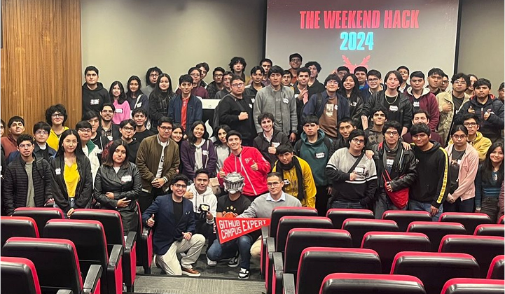 Auditorio Bancalari con grupo de estudiantes de ciberseguridad